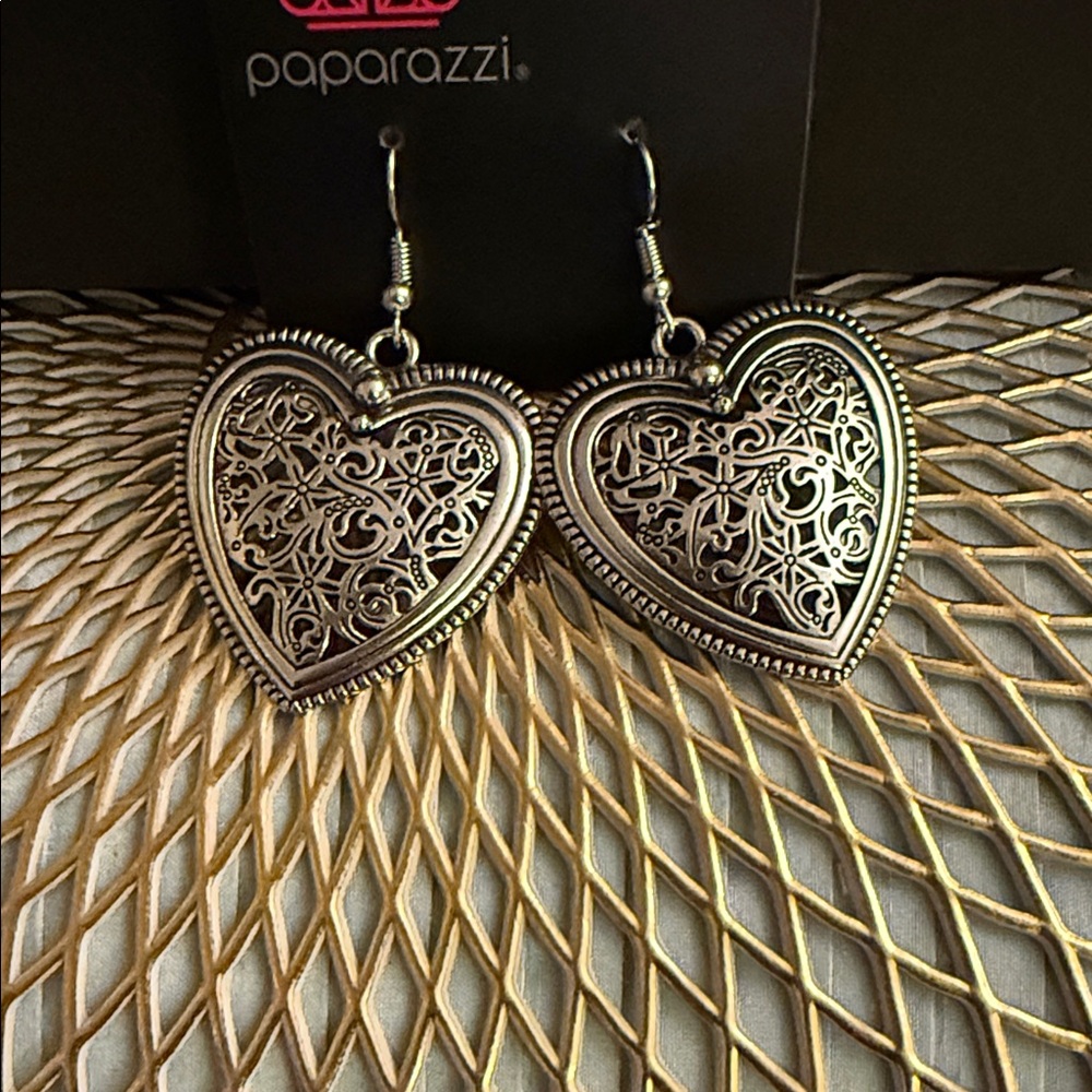 Paparazzi Elegant Silver Heart Earrings